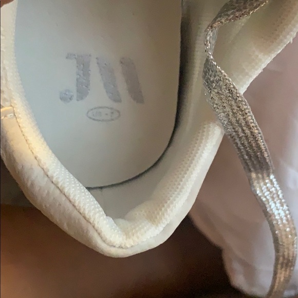 "Sparkly Silver Glamorous Chic!" Sz 6 as shown inside under cushion. - Picture 8 of 11